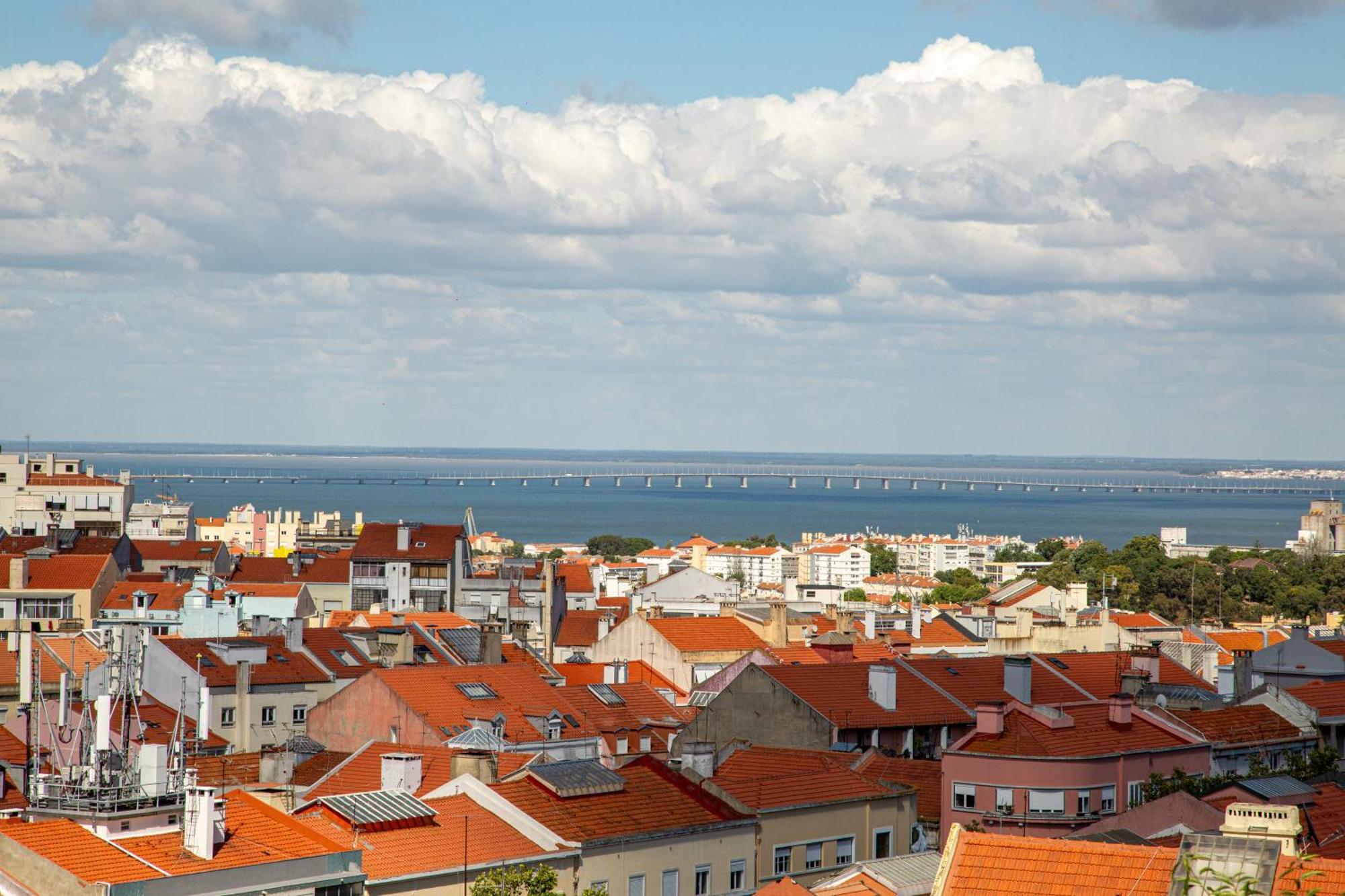 Miradouro Penha De Franca Duplex Apartment Lisbon Luaran gambar